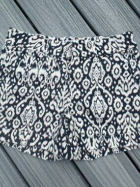 Black and White Patterned Shorts - Dear John Size 28